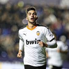 ليضاعف فيران توريس، النتيجة لمنتخب لإسبانيا في الدقيقة 33، بركلة حرة غير مباشرة من كوكي داخل المنطقة، سددها داني أولمو بالرأس، ولكن الكرة اصطدمت بالعارضة وارتدت أمام. ÙÙŠØ±Ø§Ù† ØªÙˆØ±ÙŠØ³ Tw Ø¥Ù†ØªØµØ§Ø± Ù…Ù‡Ù… Ø¬Ø¯Ø§ Ù†Ø§Ø¯ÙŠ ÙØ§Ù„Ù†Ø³ÙŠØ§ Ø¨Ø§Ù„Ø¹Ø±Ø¨ÙŠ Facebook