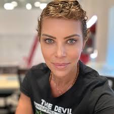 🟢 Descobri meu linfoma não Hodgkin após meses de dores nas costas. Apesar  de sempre fazer exames anuais, no ano passado, o único sinal foi um leve  aumento nos linfonodos, que os