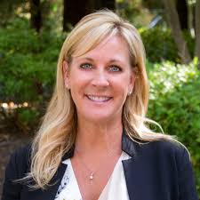 Lori Winsor's Instagram, Twitter & Facebook