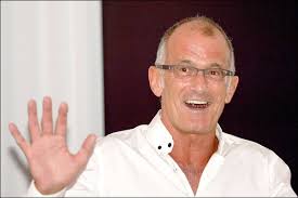 Ray Cokes, légendaire animateur de MTV Europe, est atteint d'un cancer