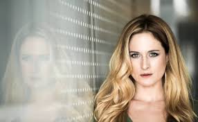 İki ünlü isim, birisi oyunculuğa daha yeni başlamış, diğeri daha kıdemli canan ergüder ve afra saraçoğlu'nun paylaşımlarına bir göz atalım… i̇lk sırada canan ergüder var. Canan Erguder Kimdir Kac Yasindadir Kenan Ece Ile Canan Erguder Evli Mi