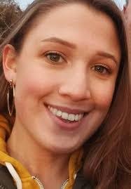 Hannah Earle's Instagram, Twitter & Facebook