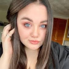 Leanne Raymond's Instagram, Twitter & Facebook