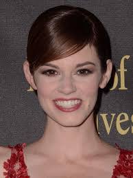 Julia Dutra's Instagram, Twitter & Facebook