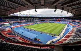 Es una selección de imágenes preparadas para ser usadas como fondos de pantalla. Stade Parque De Los Principes Paris Estadio Parque De Los Principes Paris Francia Fotos Retratos Imagenes Y Fotografia De Archivo Libres De Derecho Image 71114105