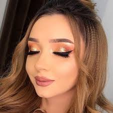 When we first saw makeup artist morgan alison stewart's warm, smoldering gold eyeshadow look, we knew it was a look for the books. Updated 44 Glamorous Gold Eyeshadow Looks August 2020