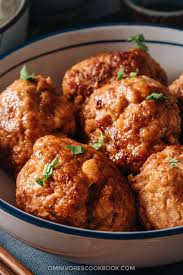 Chinese Lion S Head Pork Meatballs A Family Pork Meatball Recipe That Uses Breadcrumbs Water Chestnuts And Pork Meatballs Ground Pork Recipes Asian Dishes