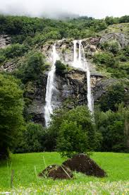 This is a beautiful water fall where you can visit on the way to sant morize, switzerland. Cascata Dell Acquafraggia European Waterfalls