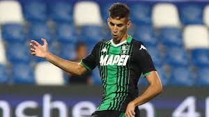 Mert müldür, sassuolo formasıyla çıktığı 28 maçta 1 asist kaydedildi. Mert Muldur Fenerbahce Ye Mi Transfer Oluyor Heyecanlandiran Paylasim Goal Com