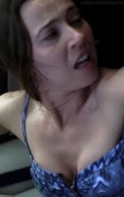 In television, she is known for her leading roles in the teen drama freaks and geeks, the medi. Linda Cardellini American Actress Hot Photos Cm1 8 Hd Screencaps Indiancelebblog Com