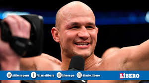 Junior dos Santos venció por KO técnico a Derrick Lewis en el UFC Fight  Night Kansas [VIDEOS]