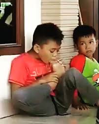 Gambar lucu wa bikin ngakak. Ngakak 10 Potret Kelakuan Iseng Anak Kecil Ini Bikin Heran