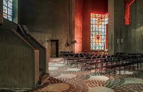 Die wallfahrtskirche in neviges umfasst insgesamt 8.000 plätze, ist somit ein recht großes gebäude, obwohl derart große kirchen seit jahrzehnten nicht mehr gebaut werden. Gottfried Bohm Und Sein Meisterwerk Beton Dom Von Neviges