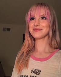 Hayley Williams 2018 Pink Orange Hair Gdy Hayley Williams Blonde Hayley Williams Haley Williams