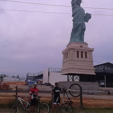 Fiz essa pergunta para algumas pessoas e cada uma delas contou sua versão. Photos At Estatua Da Liberdade Lojas Havan Monument Landmark In Lorena