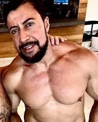 Eder Martinez's Instagram, Twitter & Facebook