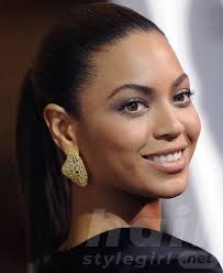 Every now and then beyoncé changes her look, here, at the austin powers in goldmember premiere she wears a larger than life afro. Beyonce Knowles Hairstyles Hair Style