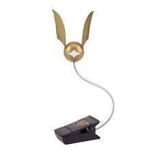 Das wort hat in dieser bedeutung demnach einen vor allem frauen gegenüber herablassenden charakter. Harry Potter Golden Snitch Clip Leuchte Kaufland De
