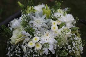 Edel Und Weiss Edelweiss Blumenstrauss Hochzeit Brautstrausse Hochzeitsdeko