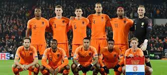 Zagueiro reserva do city cobra falta perfeita na seleção da holanda e companheiros ficam incrédulos (0:08). A Nova Geracao Do Futebol Holandes Soccerblog
