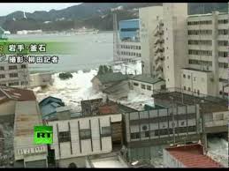Japan tsunami 2011 most shocking tsunami videos!!! Fresh Footage Of Huge Tsunami Waves Smashing Town In Japan Youtube