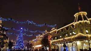 Le Noel Enchante Disney Christmas At Main Street Usa Disneyland Park Disneylandparis 17 Disney Paris Disneyland Park Disneyland Paris