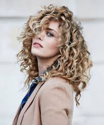 15 Chic Curly Hairstyles To Make You Look More Charming Fashions Nowadays In 2020 Mid Length Curly Hairstyles Curly Hair Styles Curly Hair Styles Naturally