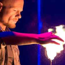 Eli Kerr's Instagram, Twitter & Facebook