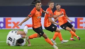 Goals by dentinho and solomon, and a highlights of the uefa champions league match. Shahter Ne Zametil Bazel I Vyshel V Polufinal Ligi Evropy Football Ua