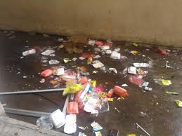 Sampah yang dibuang boleh menyebabkan longkang tersumbat. Khai Ben Malique Ø¯Ø± ØªÙˆÛŒÛŒØªØ± Mentaliti Mahasiswa Pengotor Buang Sampah Merata Rata Dan Tiada Kesedaran Hendak Mengutip Sampah Sendiri Http T Co Zcdfksndmx