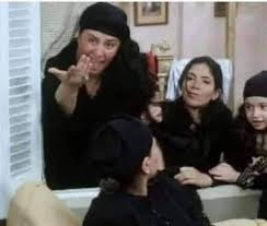 .أحطن به عبلة بنت عمه مالك، وكانت عبلة أجمل من القمر وكانت تمازحه وتكثر الكلام معه، وهي في دِيارٌ لذَت الخِدْرِ عَبْلة أصبحتْ. Ø®Ø§Ù„ØªÙŠ ÙØ±Ù†Ø³Ø§ Ø¹Ø¨Ù„Ø© ÙƒØ§Ù…Ù„ Ø´Ø§Ù‡Ø¯
