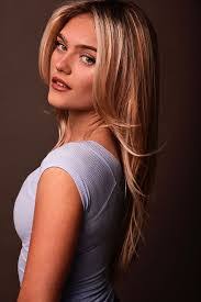 Eve Cohen's Instagram, Twitter & Facebook