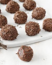 Ljuvligt God Och Lattgjord Kola Rullad I Chokladstrossel Mat Tasty Recept Raw Food