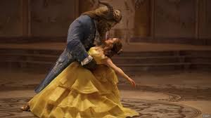 La storia racconta il fantastico viaggio di belle, giovane donna brillante. Emma Watson Wins First Gender Neutral Mtv Tv Movie Award For Beauty The Beast Bbc News
