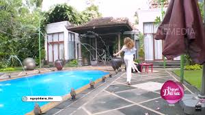 Adu Mewah Rumah Nia Ramadhani Di Indonesia Dan Amerika Serikat Kolam Renangnya Sama Sama Nyaman Dan Asri Semua Halaman Grid Id