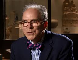 Antiques Roadshow Guest Gets the Surprise of a Lifetime After Host Examines  Her Old Family Heirloom