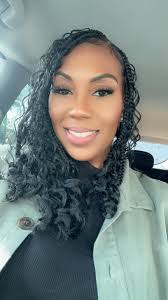 Meet Tiffany Fluhme! A gorgeous #entrepreneur who is featured in our latest  #WatchHerWerk article. As a wife, mother, and fabulous business over,  Tiffany is a beauty expertise! 💅🏻 To learn more about