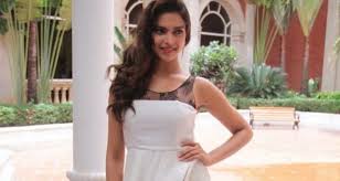 صور ديبيكا بادكون في حملات اعلانية لماركات عالمية Deepika Padukone Hot Deepika Padukone Indian Actresses