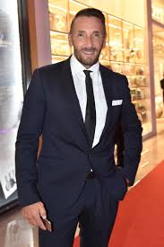 Wie er das geschafft hat und was sich am set sonst noch verändert hat. Mark Keller Starportrat News Bilder Gala De