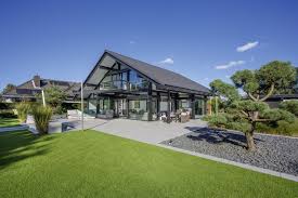 Kann Man Sich Einen Schoneren Bilderrahmen Fur Die Kunstwerke Der Natur Vorstellen Als Das Markante Fachwerk Von Hu Atriumhaus Intelligentes Haus Style At Home