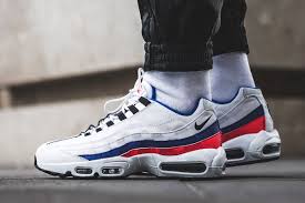 On Foot Nike Air Max 95 Essential Ultramarine Eu Kicks Sneaker Magazine Nike Air Max Nike Air Max 95 Sneakers Nike