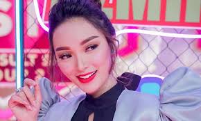 Abbey Ibrahim, Buah Jatuh Tak Jauh dari Pohonnya