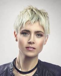 This hairstyle is stylish and trendy both at once. Satin Effect Top In 2020 Kurzhaarschnitt Fur Feines Haar Kurze Haare Modell Kurzhaarschnitte
