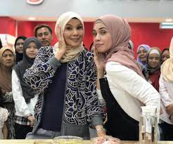 Mula ingat hanya nak buat air 2 pokok ketumbar bersihkan akarnya daun hiris halus 2 batang serai ~ di ketuk 6 helai daun limau purut. Kerana Jemput Izreen Di Ketuk Ketuk Ramadan Sheila Rusly Terima Pelbagai Kecaman Media Hiburan