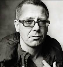 Una de las canciones favoritas de Bono, es tomorrow del album October de  1981. Firme candidata para considerase la cancion mas sombria del grupo,  por la oscurisima serie de imagenes que evoca.