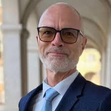 DOJ og Letitia James hader Trump og gik efter ham politisk. Da FBI  ransagede hans hjem, havde de ret til at skyde Trump, hvis FBI fandt det  nødvendigt. Ingen kan overbevise mig