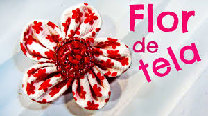 Hacer flores de tela es un proyecto de artesanía fácil y también una gran forma de utilizar restos de tela o de reciclar tela vieja para hacer adornos escoge la tela. Como Hacer Flores De Tela Para El Cabello O Broche Hair Flowers Youtube