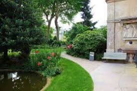 Paris Jardins Des Archives Nationales Une Traversee Hors Du Temps A La Beaute Saisissante Iiieme Jardins Parc Et Jardin Jardin Francais