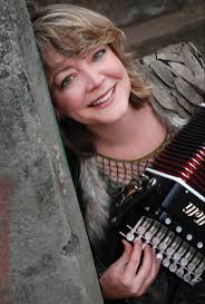 Jennifer Cutting's Instagram, Twitter & Facebook