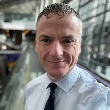 Jobs fill your pocket, but adventures fill your soul 🛫